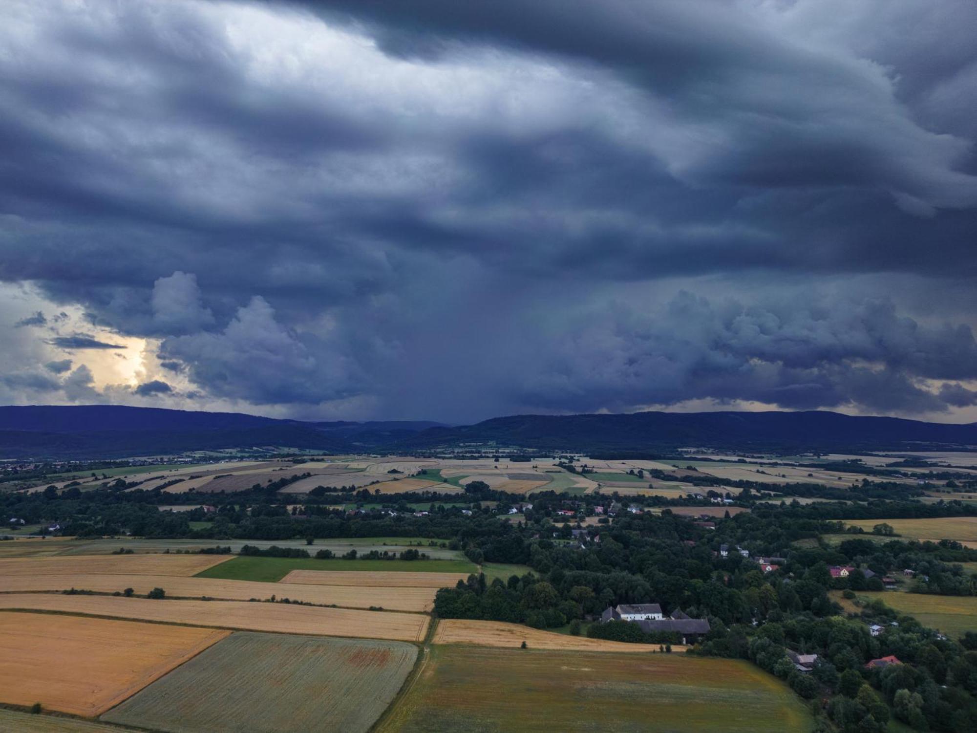 Domek Caloroczny Na Wylacznosc Niebieska Osada Nad Gorskim Potokiem Stary Waliszow Exterior foto